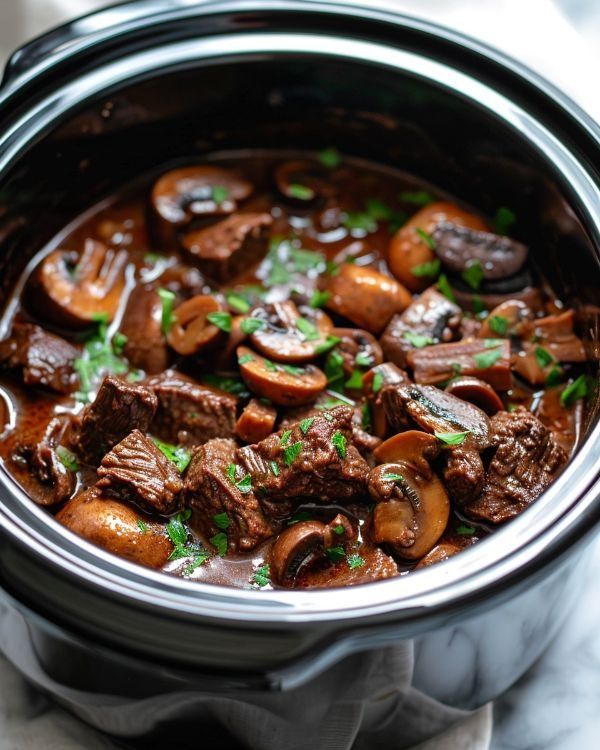 slow cooker mushroom stroganoff